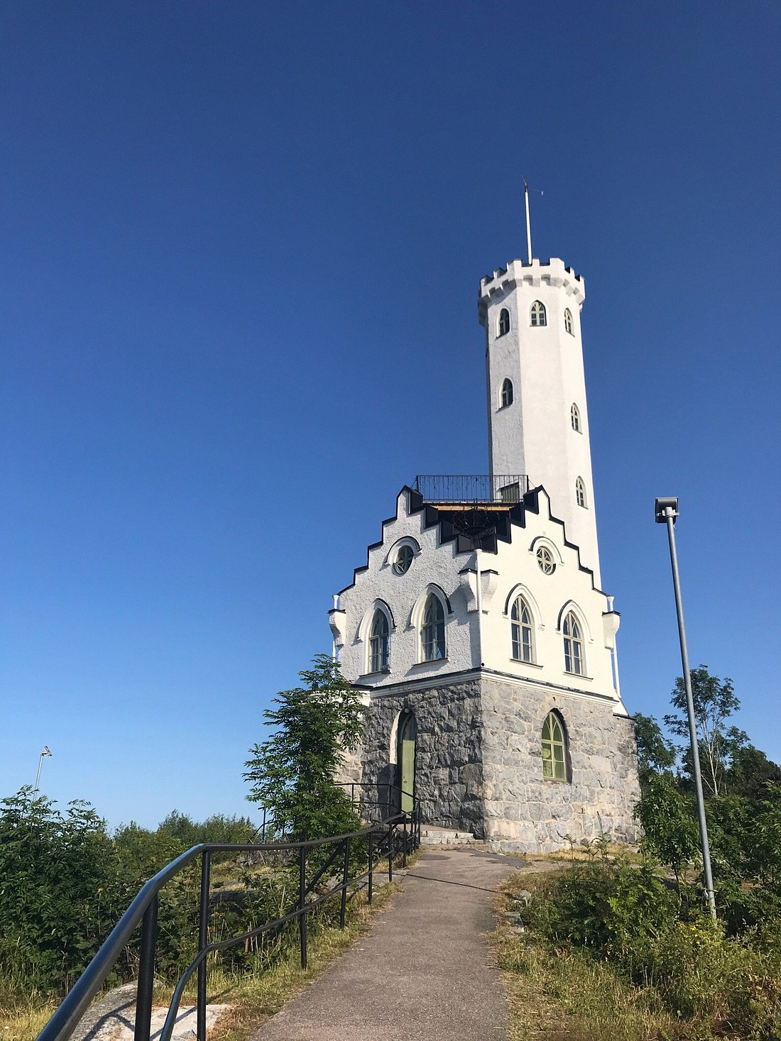 Oscarsborg utsiktstorn på Östra berget i Söderhamn med panoramautsikt